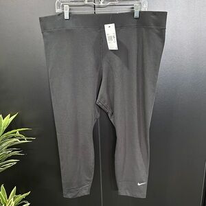 Nike Tight Fit Mid Rise 7/8 length,elastic band waist, embroidered Swoosh logo